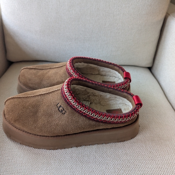 UGG Tazz II Tan Slippers with Red Trim - Picture 6 of 9